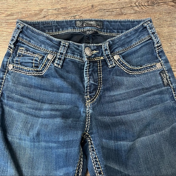 Silver Suki High Straight Dark Wash Denim Embellished Stitched Jeans 26 - Picture 2 of 7